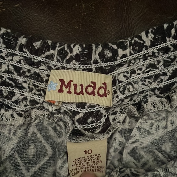 Mudd flowy shorts, size 10 girls (size 0 womens equivalent) - Picture 2 of 2